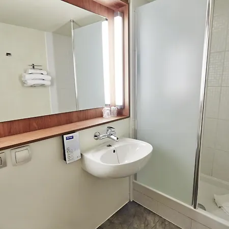 Kyriad - La Croix Verte Hotel 3*