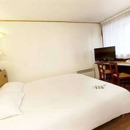 Kyriad - La Croix Verte Hotel Ecouen