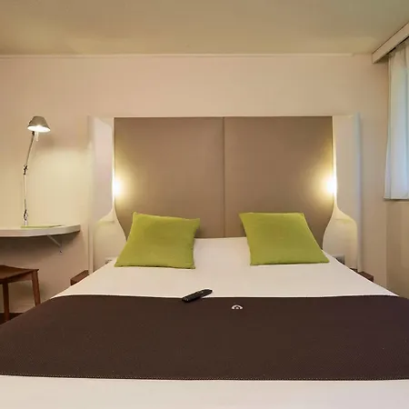 Hotel Kyriad - La Croix Verte Ecouen