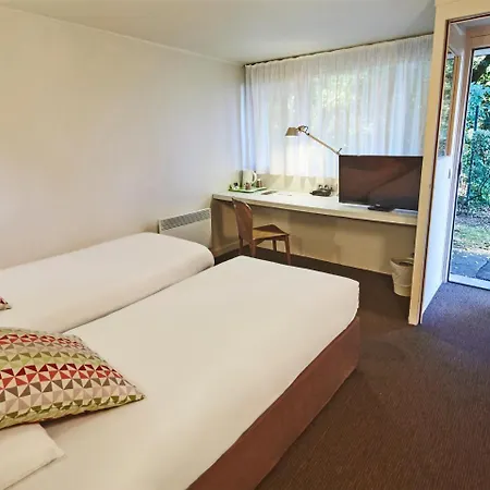 Hotel Kyriad - La Croix Verte 3*